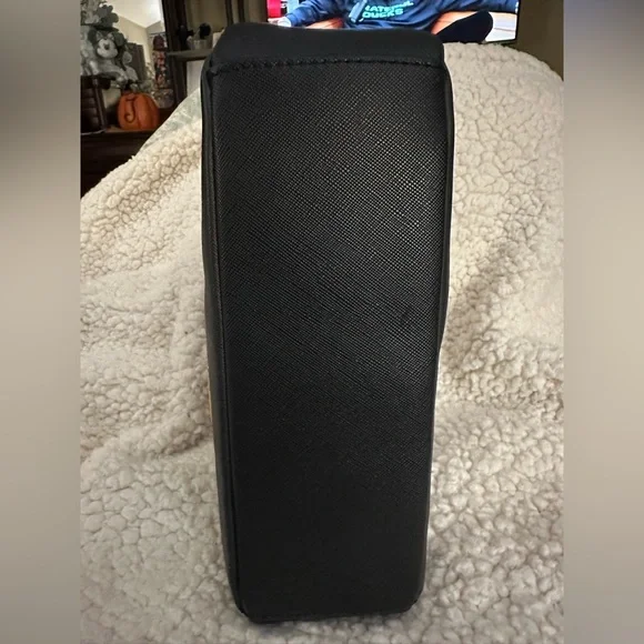 Loungefly Mickey Mouse & Friends Holiday Lights Crossbody & Wallet - LIGHTS UP! - Picture 10 of 11